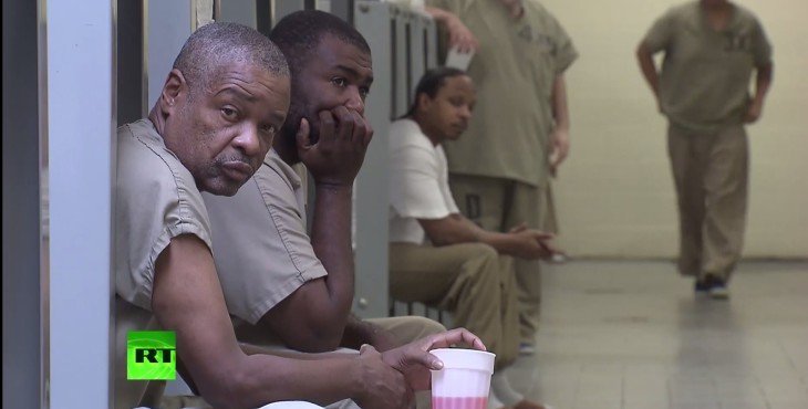 Надзиратели в тюрьмах США издеваются над душевнобольными заключёнными